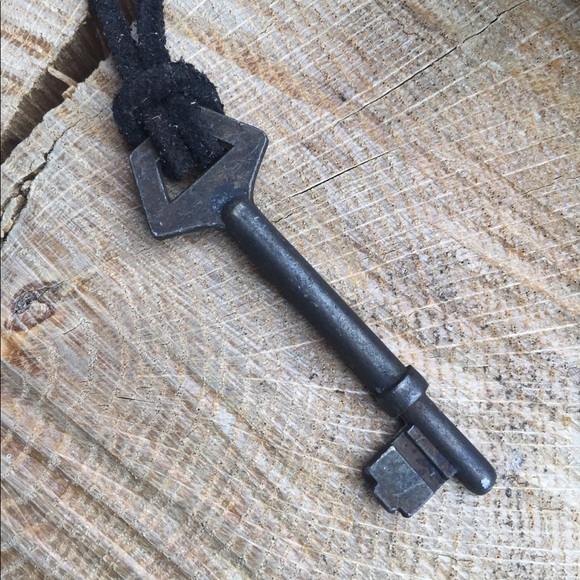 Antique Key Black Suede Necklace - Picture 3 of 3